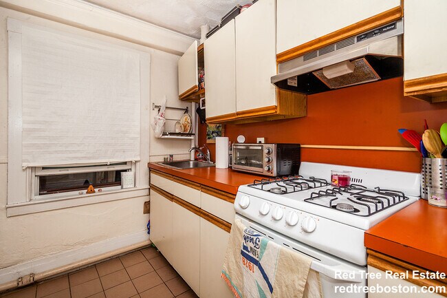 94 West Cedar St in Boston, MA - Building Photo - Building Photo