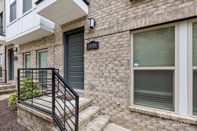 12106 Brooklyn Ave in Charlotte, NC - Foto de edificio - Building Photo