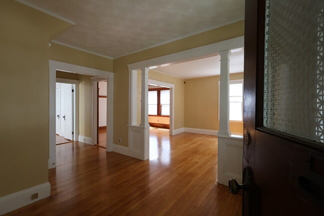 39 Trowbridge St, Unit 1