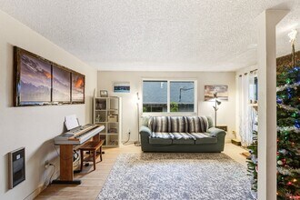 5000 SW Buddington St in Portland, OR - Building Photo - Building Photo