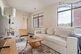 305 10th Street South in Arlington, VA - Building Photo