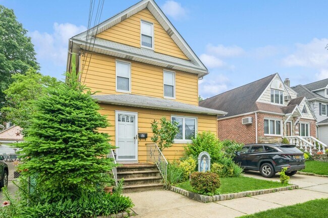 57 N Tyson Ave in Floral Park, NY - Foto de edificio - Building Photo