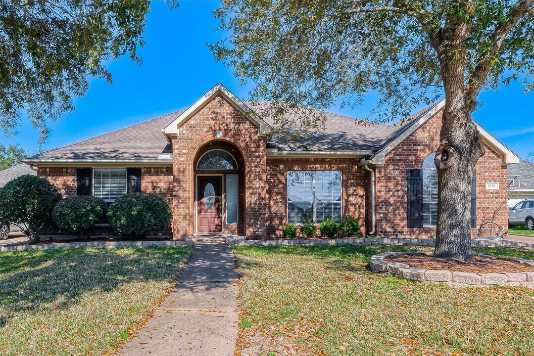 1410 Mustang Crossing in Missouri City, TX - Building Photo