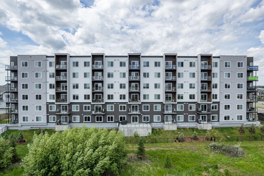 Chappelle 28 in Edmonton, AB - Building Photo