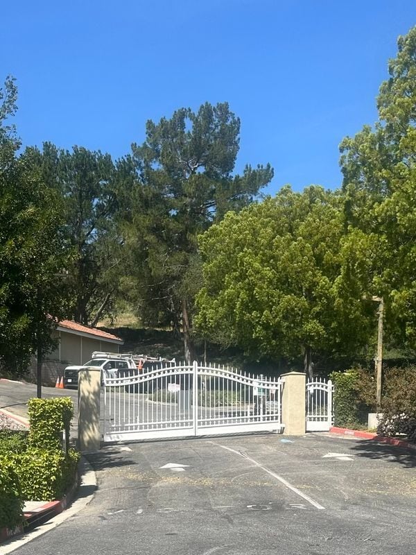 2731 Erringer Rd in Simi Valley, CA - Building Photo - Building Photo