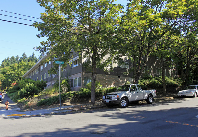 Sellwood Court Apartments in Portland, OR - Building Photo - Building Photo