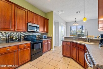 3583 Old Village Dr in Orange Park, FL - Building Photo - Building Photo