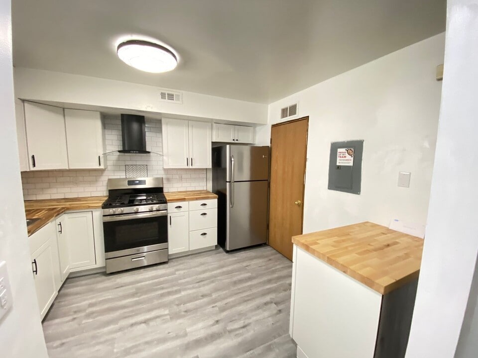 1522 Indianola Ave in Columbus, OH - Building Photo