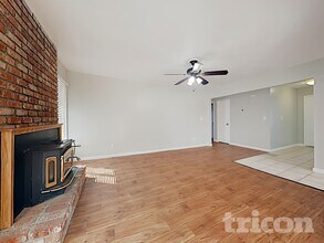 1921 Teresa Ln in Oakley, CA - Foto de edificio - Building Photo