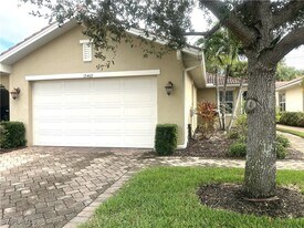 13462 Kent St in Naples, FL - Building Photo