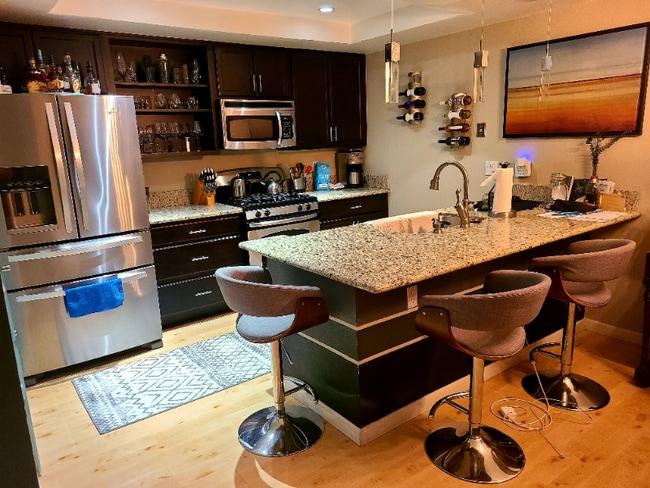 543 Victoria St in Costa Mesa, CA - Foto de edificio - Building Photo