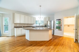 570 Castle Ridge Dr in Ballwin, MO - Foto de edificio - Building Photo