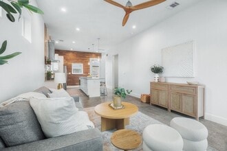 1218 Eleanor St in Austin, TX - Building Photo - Building Photo