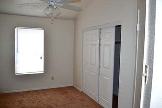 9451 Olde Village Ct in Dallas, TX - Foto de edificio - Building Photo