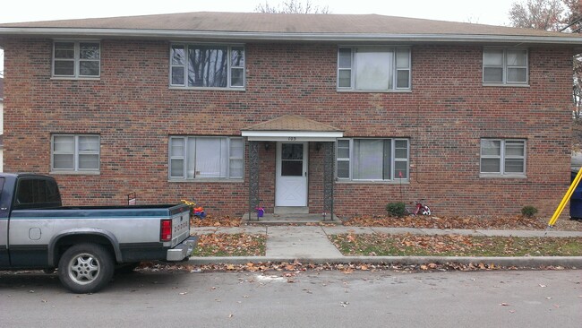 103 Summit Ave, Unit number 3 in Collinsville, IL - Building Photo - Building Photo