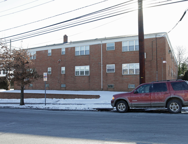 139-145 Haledon Ave in Paterson, NJ - Foto de edificio - Building Photo