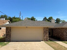 139 Wildwood Dr in Duncanville, TX - Building Photo