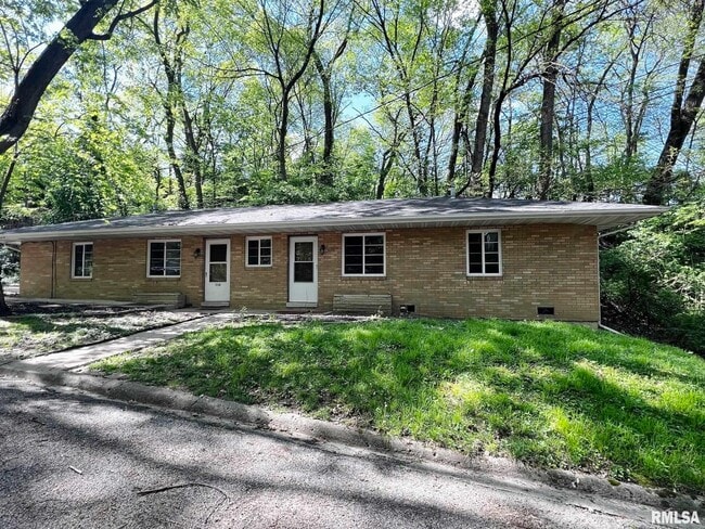 112 Oakdale Ave in East Peoria, IL - Building Photo - Building Photo