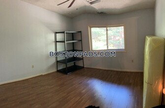 8 Ledgewood Way in Peabody, MA - Building Photo - Building Photo