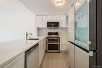 333 N State Rd, Unit 20E in Briarcliff Manor, NY - Building Photo - Building Photo