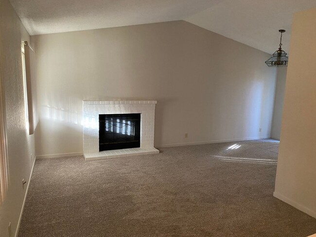 369 Limerick Way in Vacaville, CA - Building Photo - Building Photo