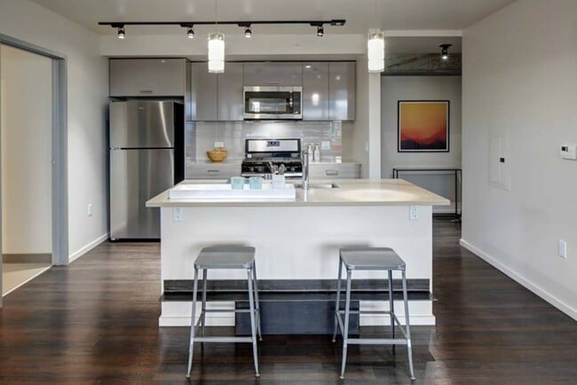 Kinects Tower in Seattle, WA - Foto de edificio - Building Photo