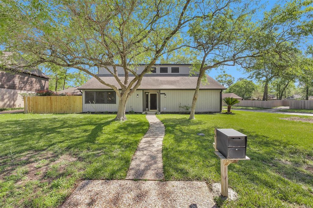 25002 Baywick Dr in Spring, TX - Building Photo