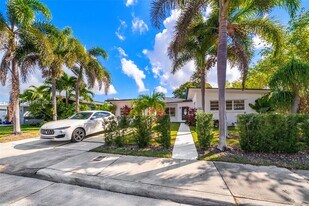 7525 Adventure Ave in North Bay Village, FL - Building Photo