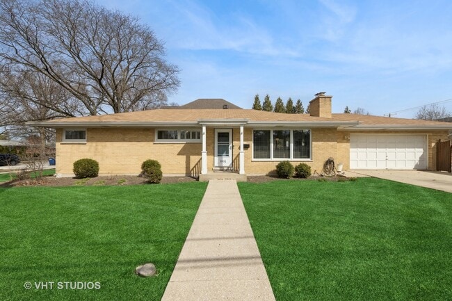 3951 Forest Ave in Western Springs, IL - Building Photo - Building Photo