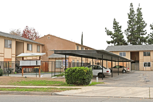 Castaway Apartments in Fresno, CA - Building Photo - Building Photo