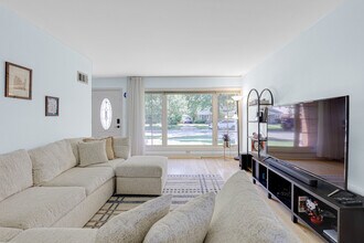 6310 W Estes Ave in Chicago, IL - Building Photo - Building Photo