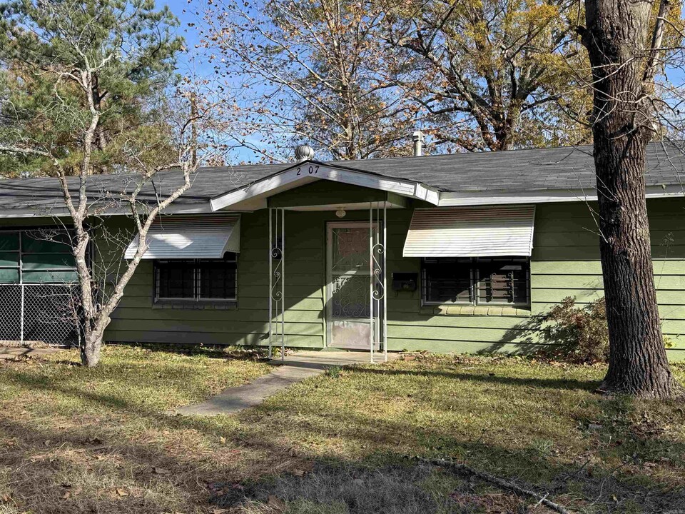 2507 S Cypress St in Pine Bluff, AR - Building Photo