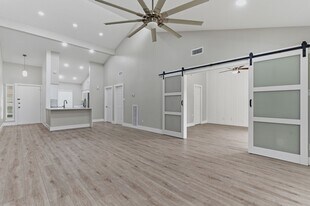 186 April Point Dr N in Montgomery, TX - Building Photo