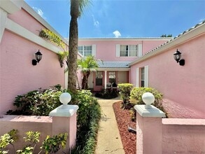 4943 Walden Cir in Orlando, FL - Foto de edificio - Building Photo