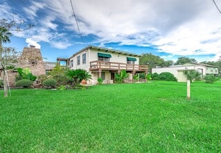 325 Palm Dr in Liverpool, TX - Building Photo - Building Photo