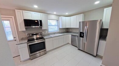 2233 Huskey St in Garland, TX - Building Photo - Building Photo