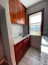 294 Douglas Ave, Unit 2 in Providence, RI - Foto de edificio - Building Photo