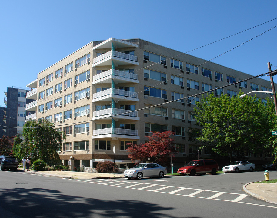 Estates of Crystal House in White Plains, NY - Building Photo