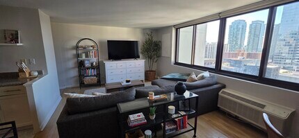 1221 N Dearborn Pkwy in Chicago, IL - Building Photo - Building Photo