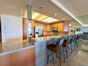 900 Padre Blvd in South Padre Island, TX - Foto de edificio - Building Photo