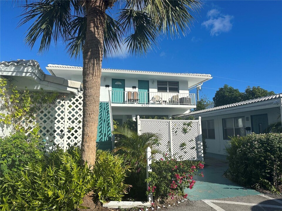 4300 Sea Grape Dr in Lauderdale-by-the-Sea, FL - Building Photo