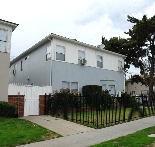 4957 Cahuenga Blvd in North Hollywood, CA - Building Photo - Building Photo