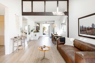 837 Flower Ave in Los Angeles, CA - Building Photo - Building Photo