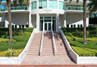 Grove Hill in Miami, FL - Foto de edificio - Building Photo