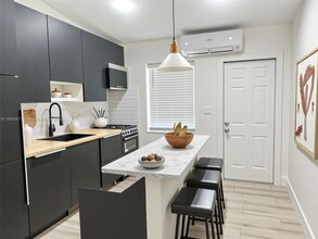 16204 NE 18th Ct in North Miami Beach, FL - Building Photo - Building Photo