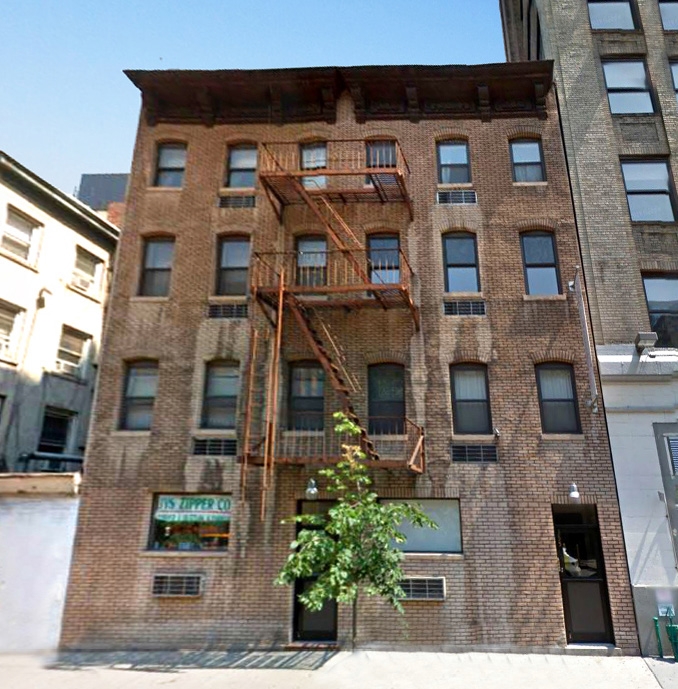 357 W 39th St in New York, NY - Building Photo