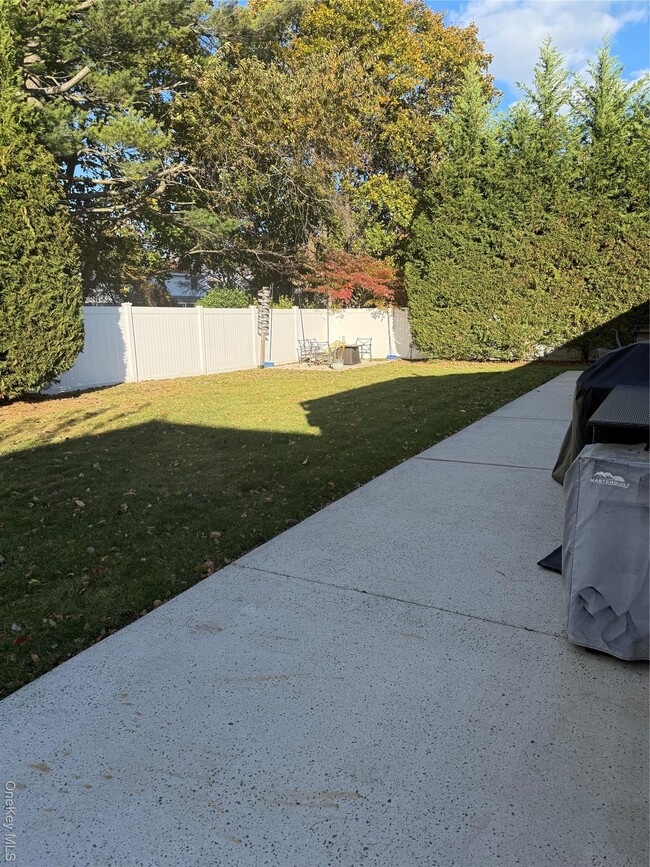 15 Garfield Ave in Farmingdale, NY - Building Photo - Building Photo