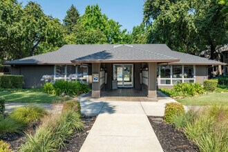 Shasta Terrace in Vacaville, CA - Building Photo - Building Photo