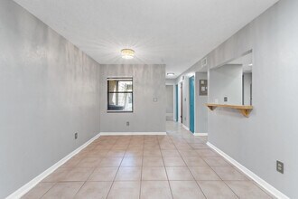 6926 SW 45th Ave in Gainesville, FL - Building Photo - Building Photo