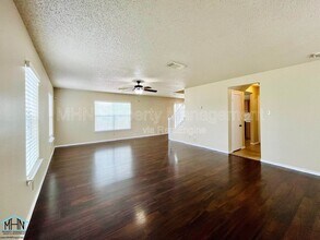 6106 Secret Shores in San Antonio, TX - Building Photo - Building Photo